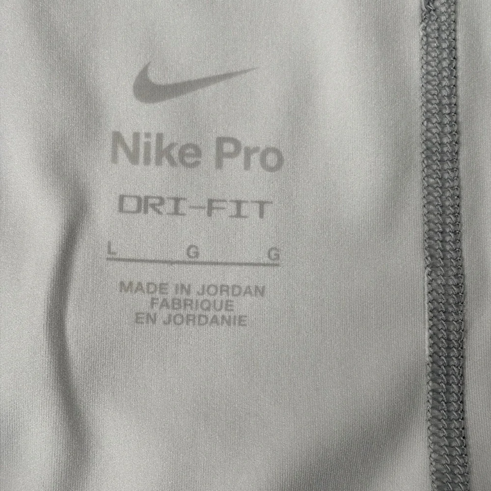 Nike Pro 4